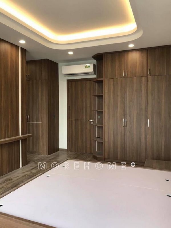 Chiêm ngưỡng mẫu tủ quần áo phòng ngủ đẹp màu nâu trầm sang chảnh với những đường vân tinh tế được nhiều gia chủ yêu thích và đặt sản xuất tại MoreHome